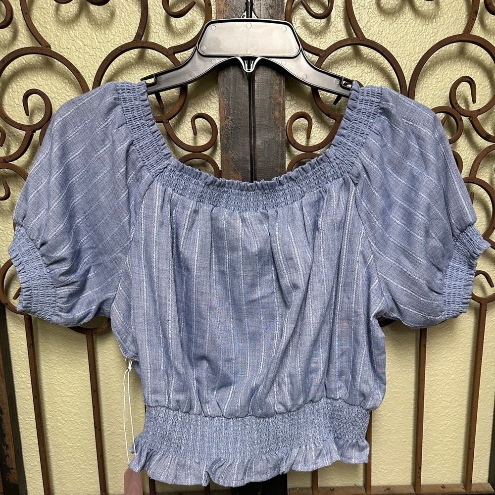 Fashion on Earth blue short puff sleeve crop top - Picture 2 of 5